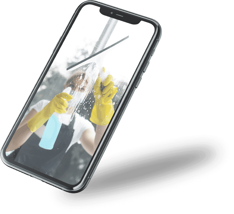 cellulare mostra un'addetta alle pulizie che pulisce una vetrata